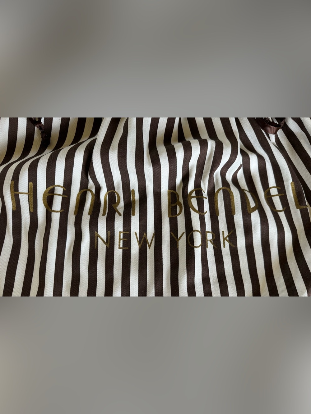 Henri Bendel Brown and White Vertical dust bag, travel bag - Picture 4 of 5